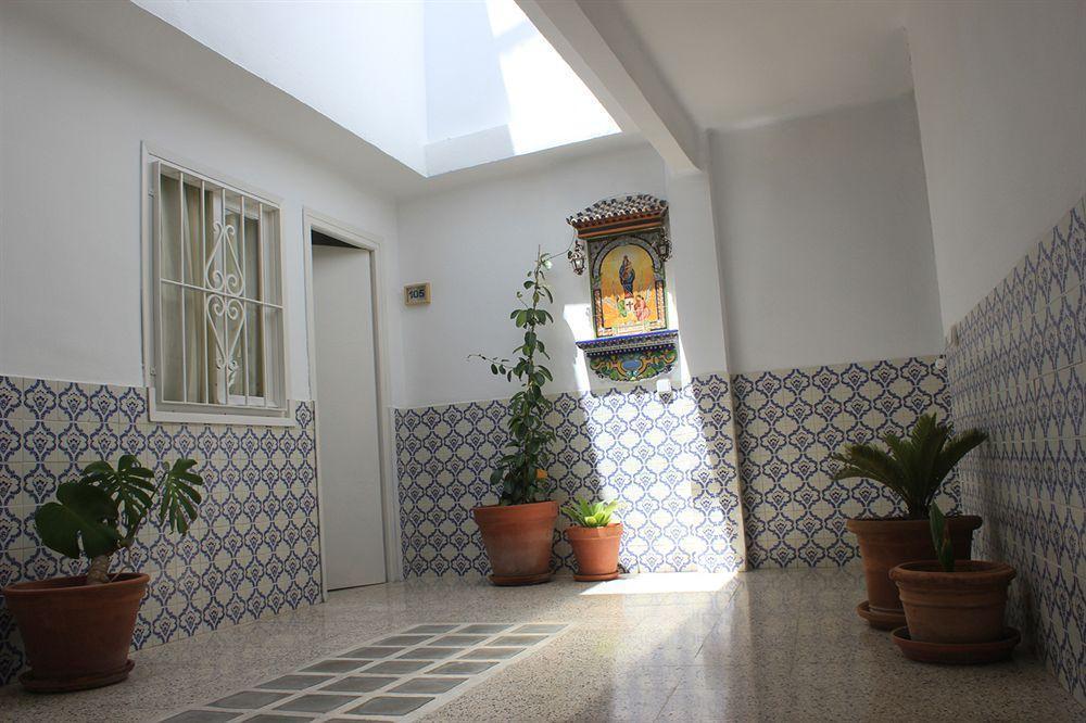 Hostal The Monkey Room Marbella Exterior foto